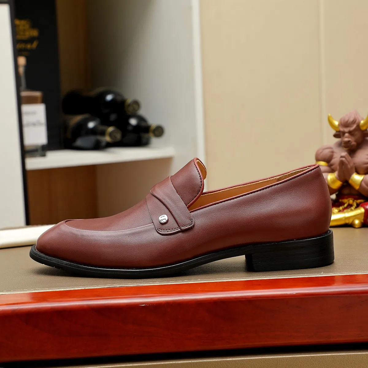 Men's shoes 💰460 Ferragamo [Ferragamo] top imported suit men's shoes 💯Original copy of the official website, product materials: selected imported embossed calfskin + luxury hardware buckle accessories ~ imported water-dyed cow 🐂 leather lining. Strong three-dimensional visual effect, original combination outsole, multiple colors available😘 Size: 39-44 (38.45.46. Customized)